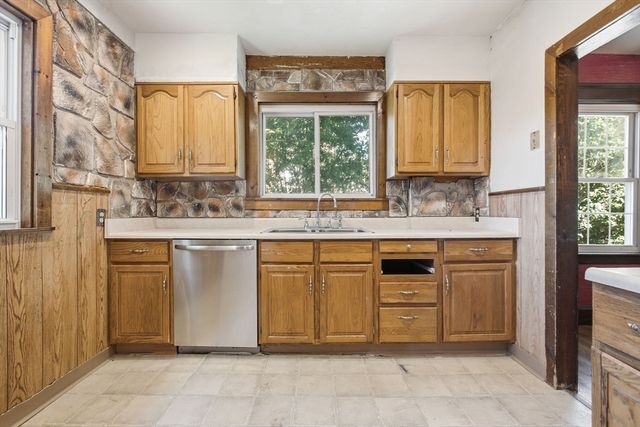 6 Ashburnham Rd, Worcester, MA 01606