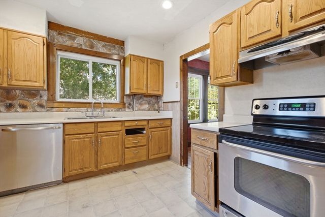 6 Ashburnham Rd, Worcester, MA 01606