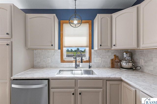 217 Inverness Drive, Mankato, MN 56001