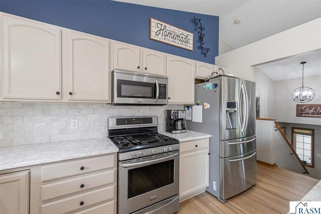 217 Inverness Drive, Mankato, MN 56001