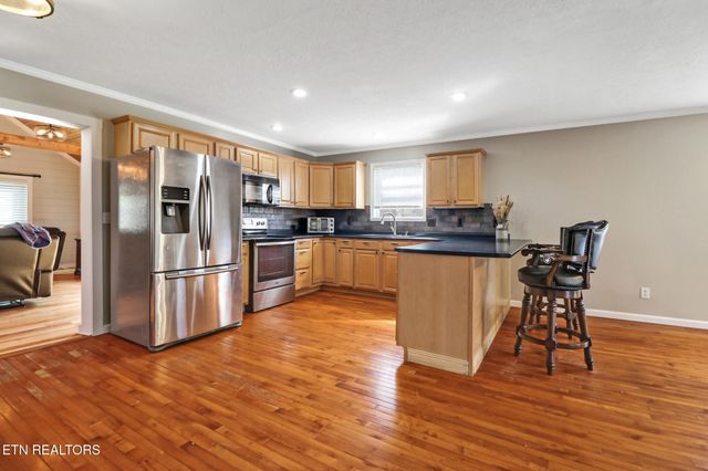 254 Sherwood Forest Rd, Livingston, TN 38570