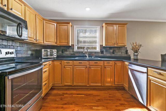 254 Sherwood Forest Rd, Livingston, TN 38570