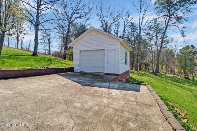 254 Sherwood Forest Rd, Livingston, TN 38570