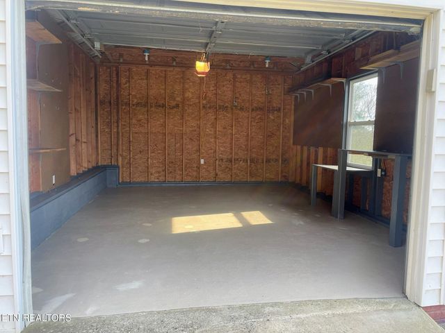 254 Sherwood Forest Rd, Livingston, TN 38570