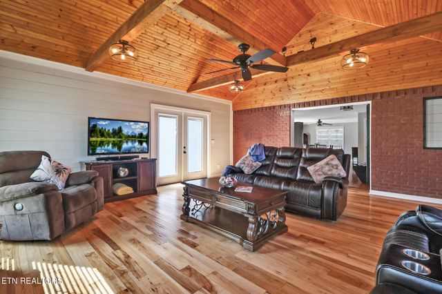 254 Sherwood Forest Rd, Livingston, TN 38570