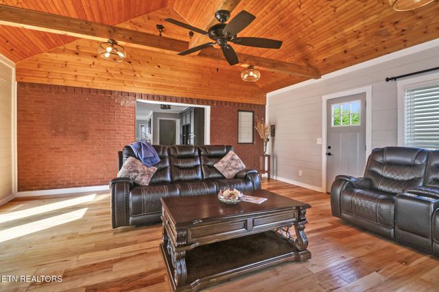 254 Sherwood Forest Rd, Livingston, TN 38570