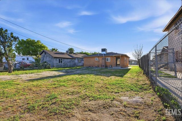 420 Dover Place, Delano, CA 93215