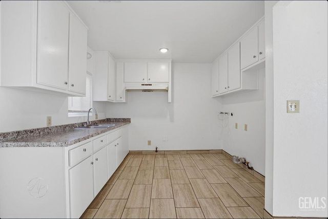 420 Dover Place, Delano, CA 93215