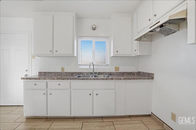 420 Dover Place, Delano, CA 93215