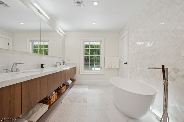 290 Long Hill Dr, Millburn Twp., NJ 07078