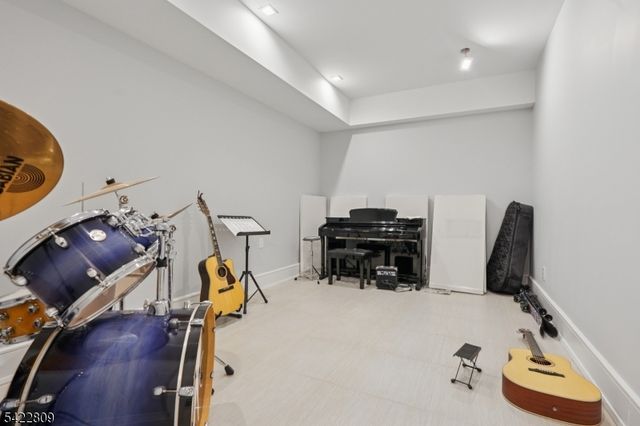 290 Long Hill Dr, Millburn Twp., NJ 07078