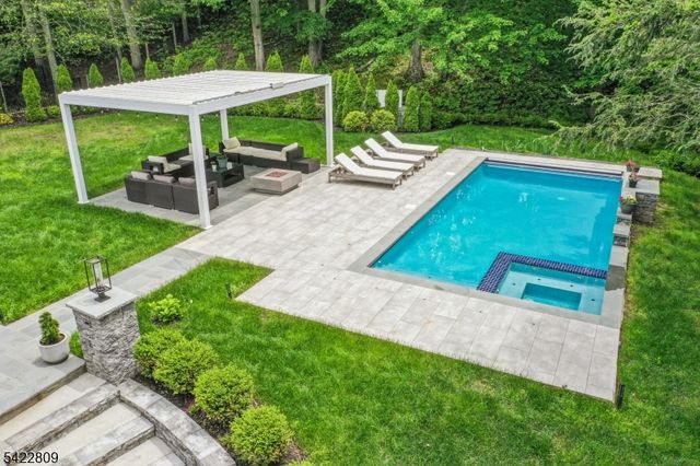 290 Long Hill Dr, Millburn Twp., NJ 07078
