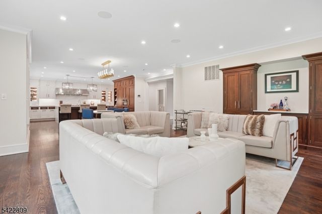 290 Long Hill Dr, Millburn Twp., NJ 07078