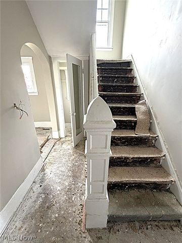 10712 Grantwood Avenue, Cleveland, OH 44108