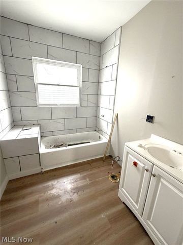 10712 Grantwood Avenue, Cleveland, OH 44108