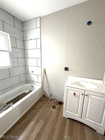 10712 Grantwood Avenue, Cleveland, OH 44108