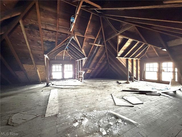 10712 Grantwood Avenue, Cleveland, OH 44108