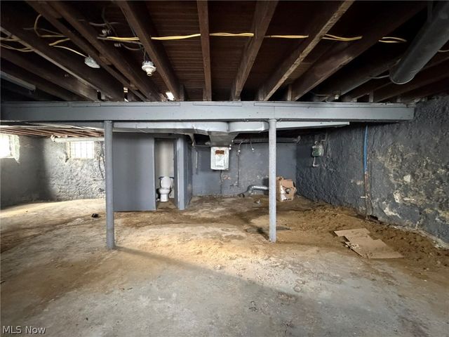 10712 Grantwood Avenue, Cleveland, OH 44108