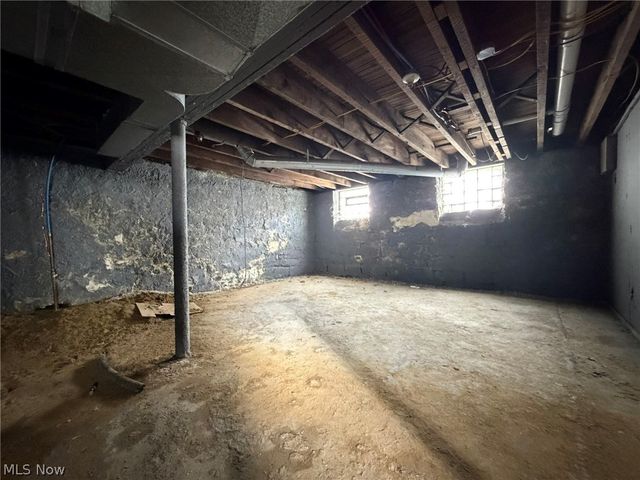 10712 Grantwood Avenue, Cleveland, OH 44108