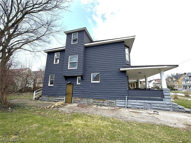 10712 Grantwood Avenue, Cleveland, OH 44108