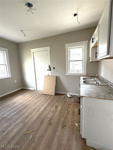 10712 Grantwood Avenue, Cleveland, OH 44108