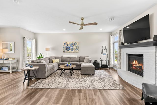 1906 S 194th Street, Omaha, NE 68130