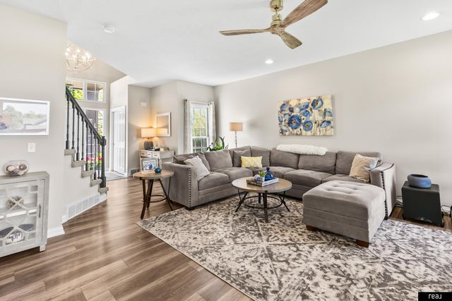 1906 S 194th Street, Omaha, NE 68130