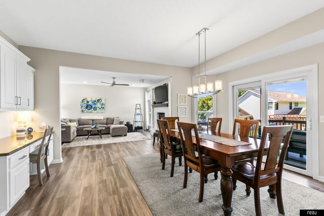 1906 S 194th Street, Omaha, NE 68130