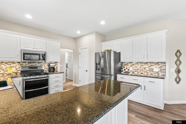 1906 S 194th Street, Omaha, NE 68130