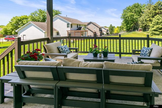 1906 S 194th Street, Omaha, NE 68130