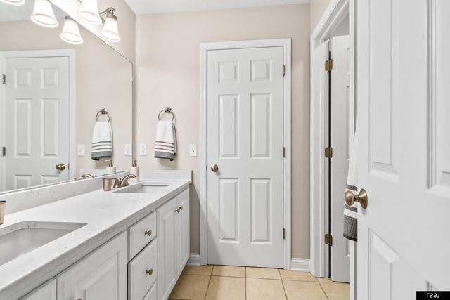 1906 S 194th Street, Omaha, NE 68130