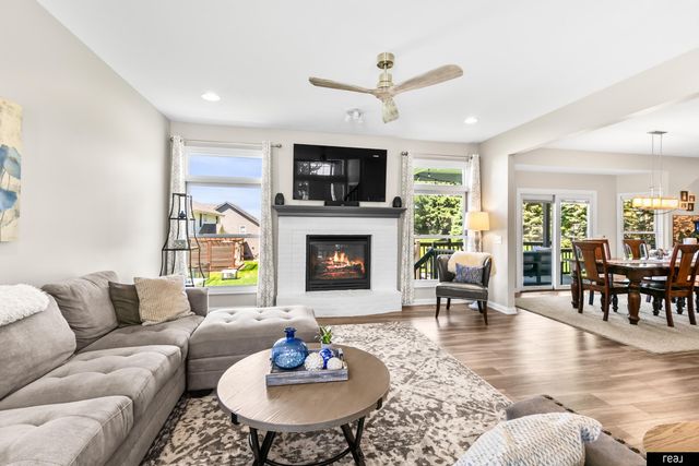 1906 S 194th Street, Omaha, NE 68130