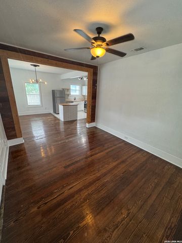 1323 BURNET ST, San Antonio, TX 78202