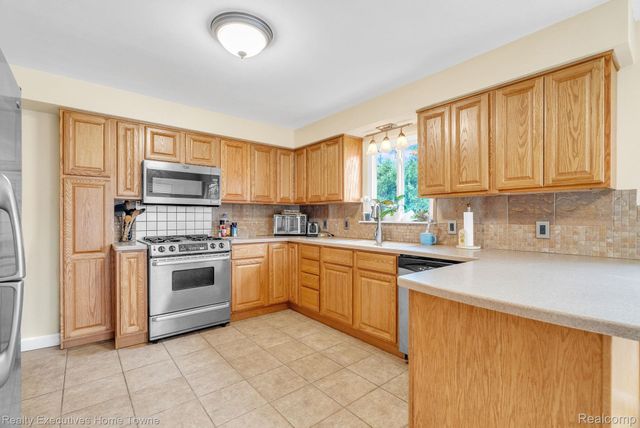 3126 Elk Street, Port Huron, MI 48060