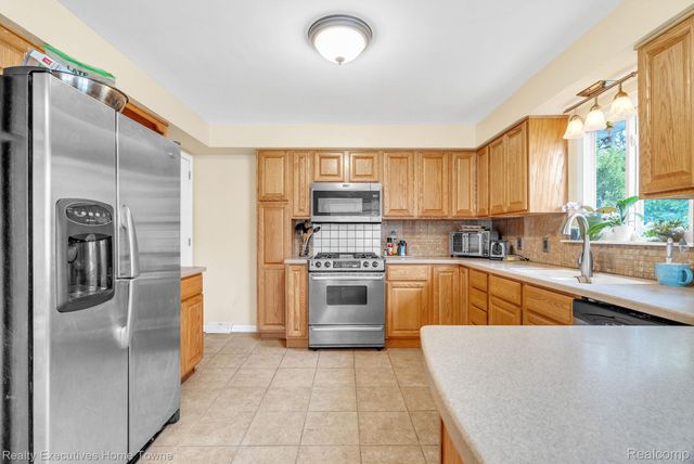 3126 Elk Street, Port Huron, MI 48060