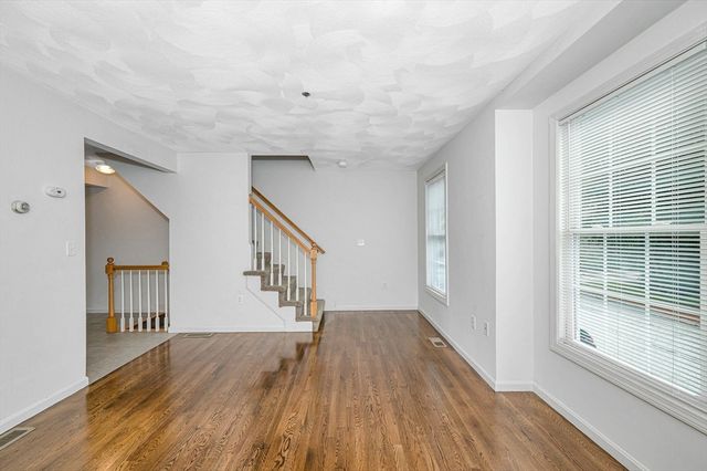 42 Rogers St 42, Tewksbury, MA 01876