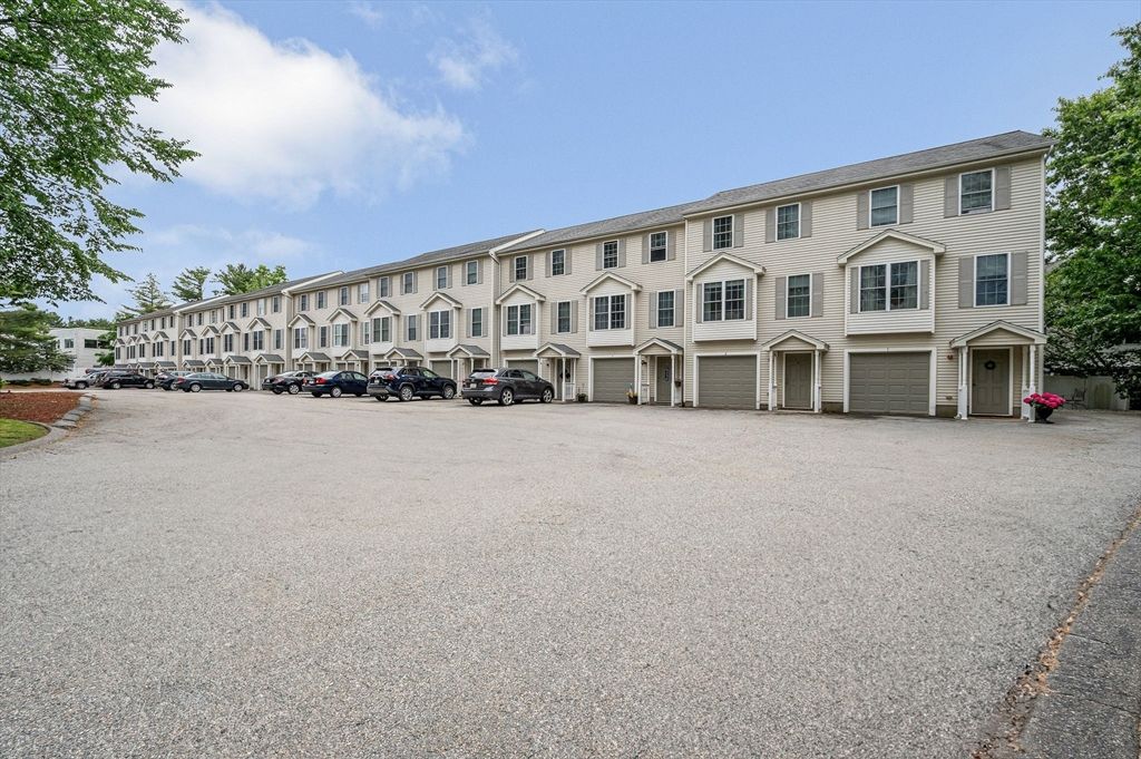 42 Rogers St 42, Tewksbury, MA 01876