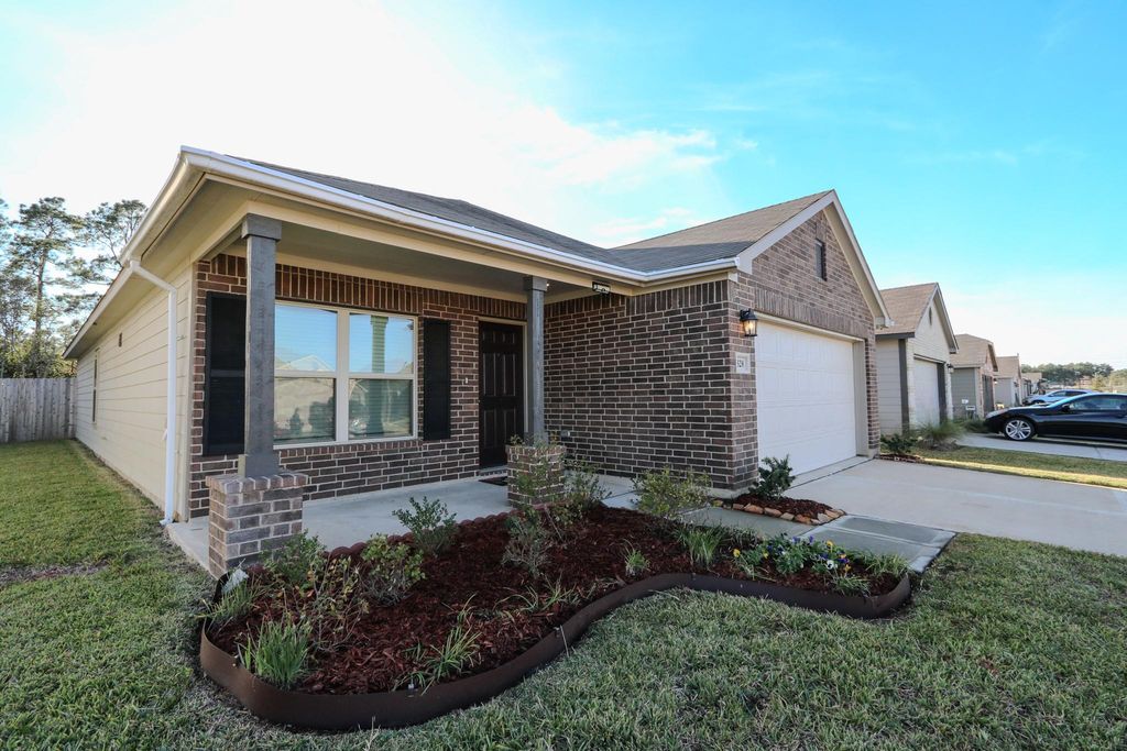 328 Cumberland Forest Drive, Magnolia, TX 77354