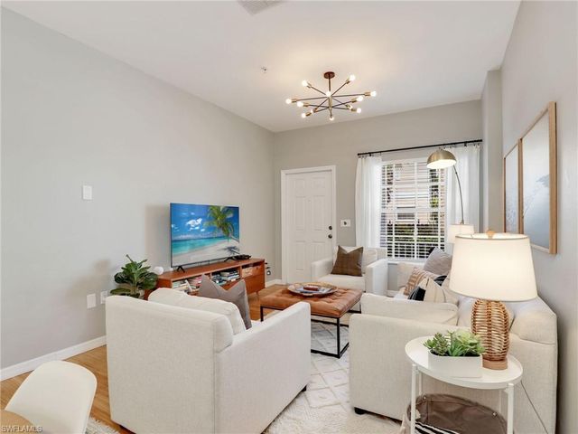 3289 Lindsey LN 2, Naples, FL 34109