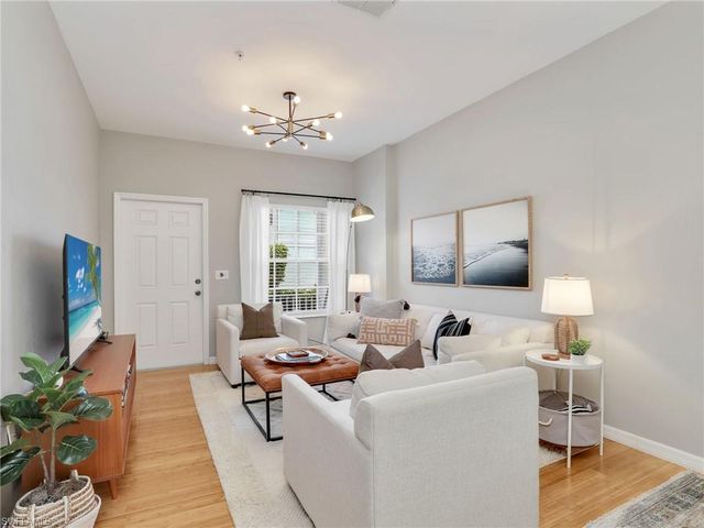 3289 Lindsey LN 2, Naples, FL 34109