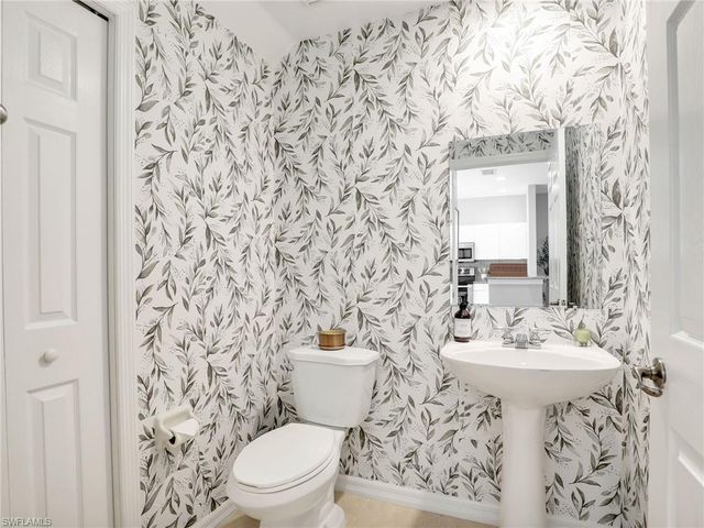 3289 Lindsey LN 2, Naples, FL 34109