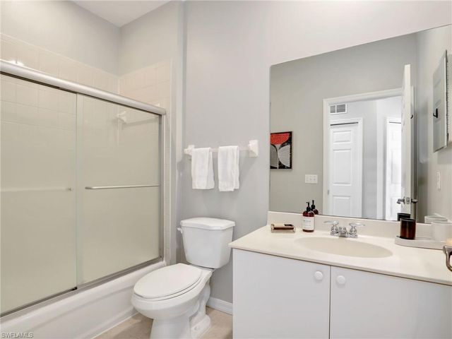 3289 Lindsey LN 2, Naples, FL 34109