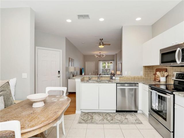 3289 Lindsey LN 2, Naples, FL 34109