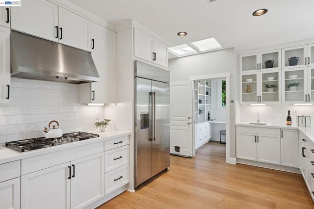 1099 Oak Hill Rd, Lafayette, CA 94549