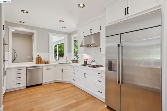 1099 Oak Hill Rd, Lafayette, CA 94549