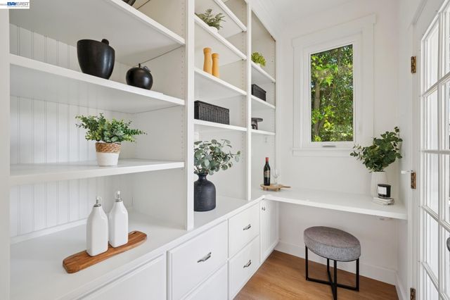 1099 Oak Hill Rd, Lafayette, CA 94549