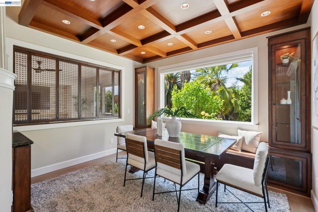 1099 Oak Hill Rd, Lafayette, CA 94549