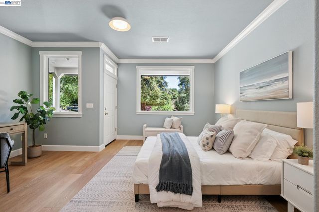 1099 Oak Hill Rd, Lafayette, CA 94549