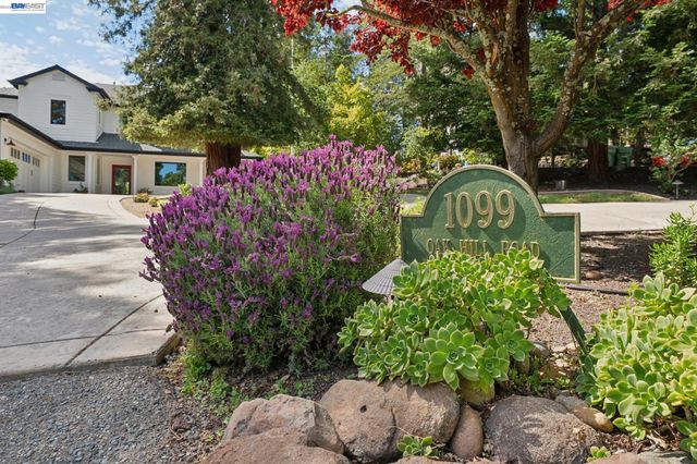 1099 Oak Hill Rd, Lafayette, CA 94549