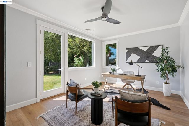 1099 Oak Hill Rd, Lafayette, CA 94549